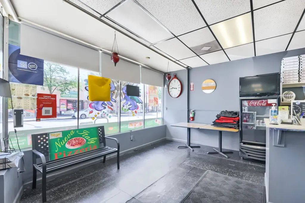 7109 North Clark Street Chicago IL 60626