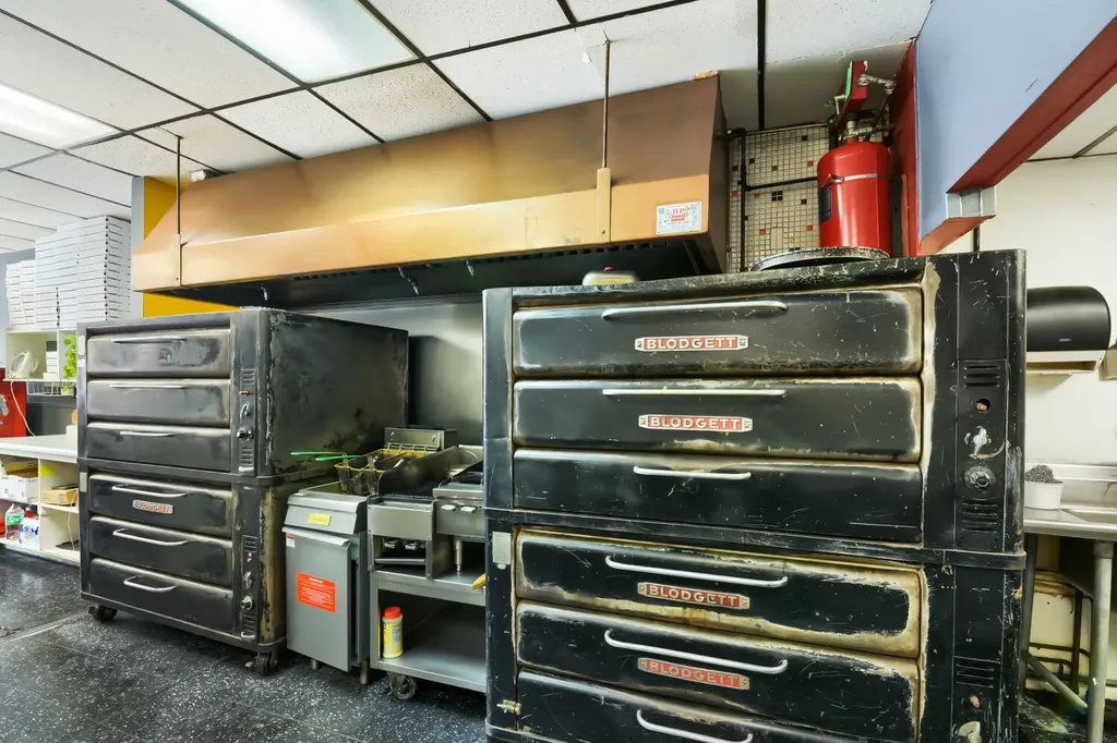 7109 North Clark Street Chicago IL 60626
