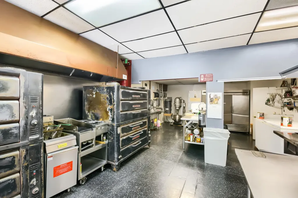 7109 North Clark Street Chicago IL 60626