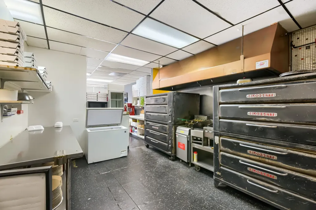 7109 North Clark Street Chicago IL 60626