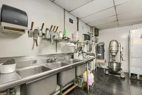 7109 North Clark Street Chicago IL 60626