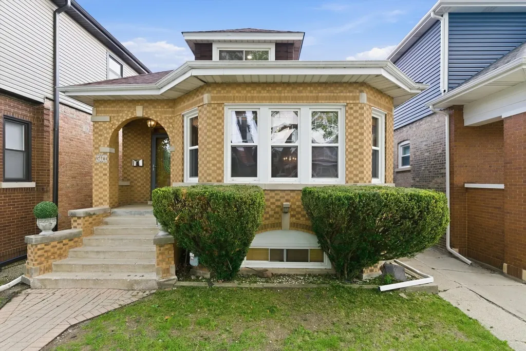 5411 West Byron Street Chicago IL 60641