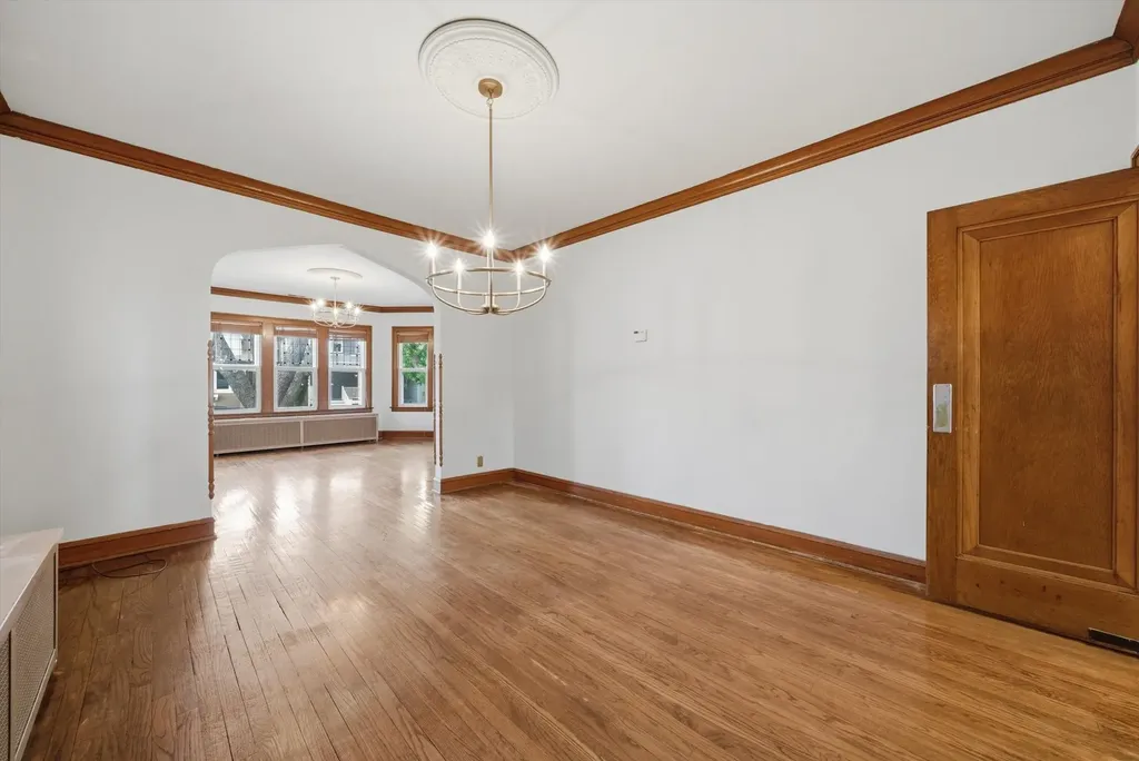 5411 West Byron Street Chicago IL 60641