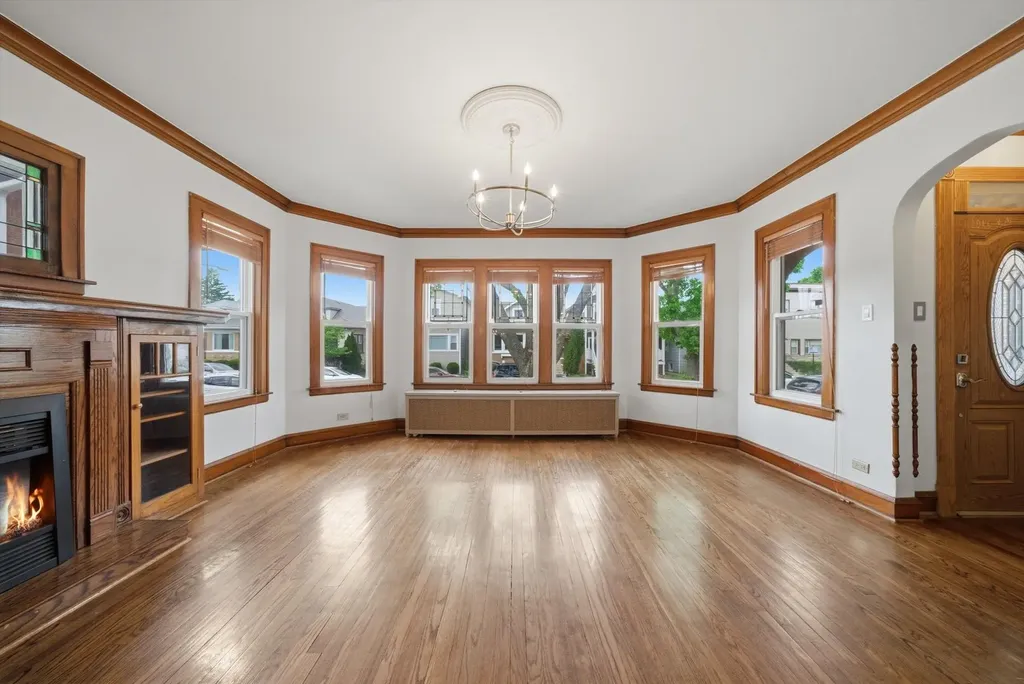 5411 West Byron Street Chicago IL 60641