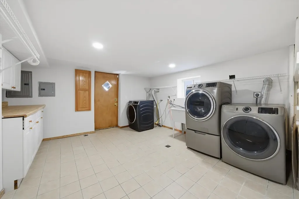 5411 West Byron Street Chicago IL 60641