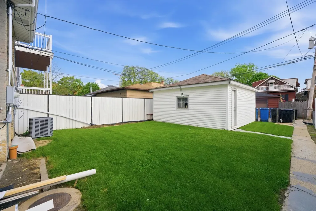5411 West Byron Street Chicago IL 60641