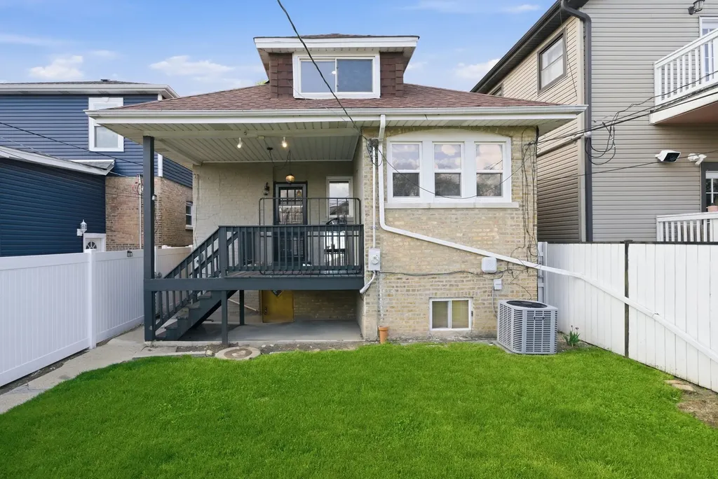 5411 West Byron Street Chicago IL 60641