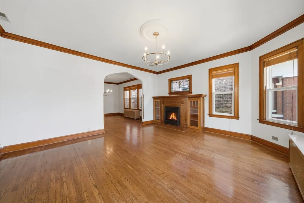5411 West Byron Street Chicago IL 60641