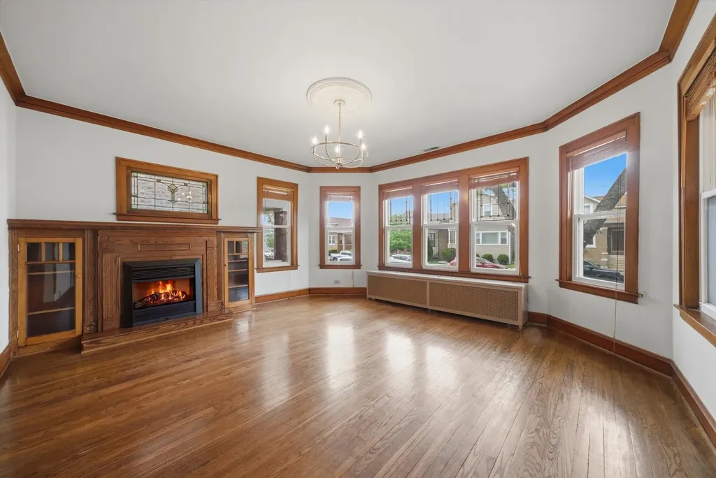 5411 West Byron Street Chicago IL 60641