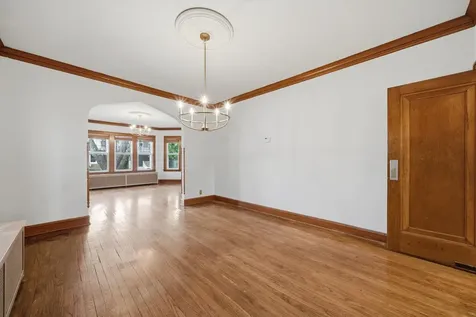 5411 West Byron Street Chicago IL 60641