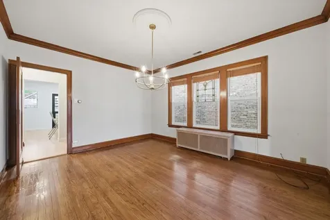 5411 West Byron Street Chicago IL 60641