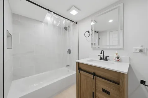 5411 West Byron Street Chicago IL 60641
