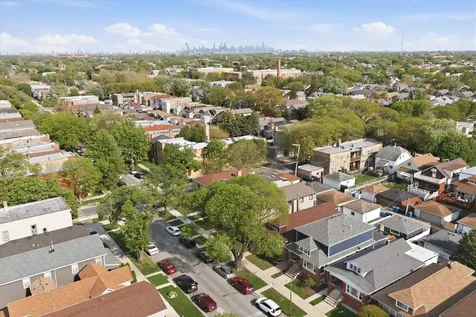5411 West Byron Street Chicago IL 60641