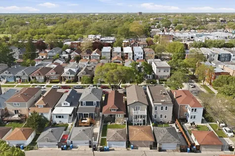 5411 West Byron Street Chicago IL 60641