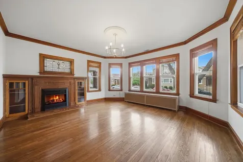 5411 West Byron Street Chicago IL 60641