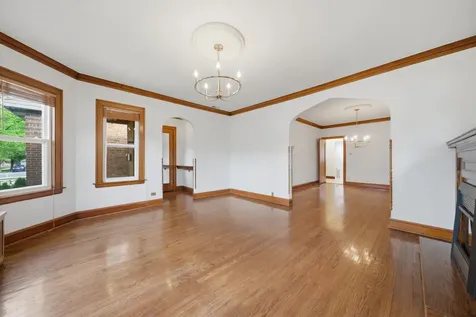 5411 West Byron Street Chicago IL 60641
