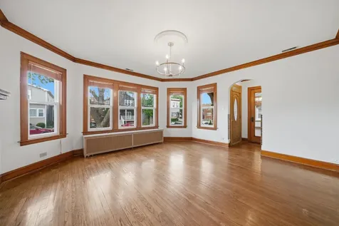 5411 West Byron Street Chicago IL 60641