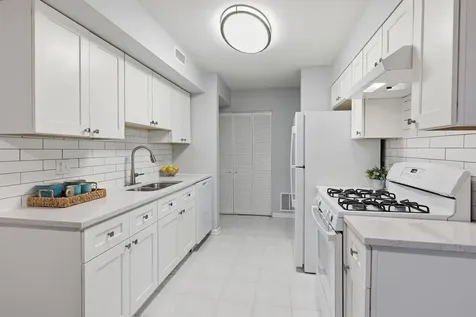 752 Gloucester Drive Elk Grove Village IL 60007