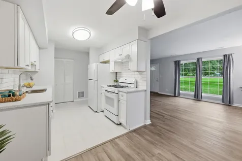 752 Gloucester Drive Elk Grove Village IL 60007