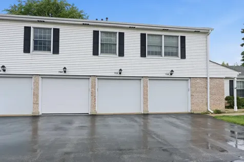 752 Gloucester Drive Elk Grove Village IL 60007