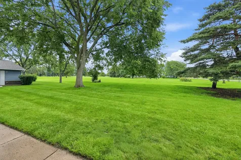 752 Gloucester Drive Elk Grove Village IL 60007