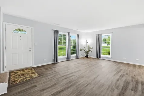 752 Gloucester Drive Elk Grove Village IL 60007