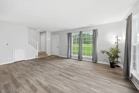 752 Gloucester Drive Elk Grove Village IL 60007