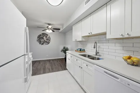 752 Gloucester Drive Elk Grove Village IL 60007
