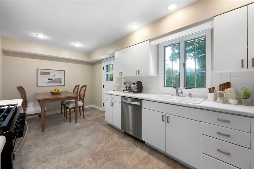 316 South Elmwood Drive Aurora IL 60506