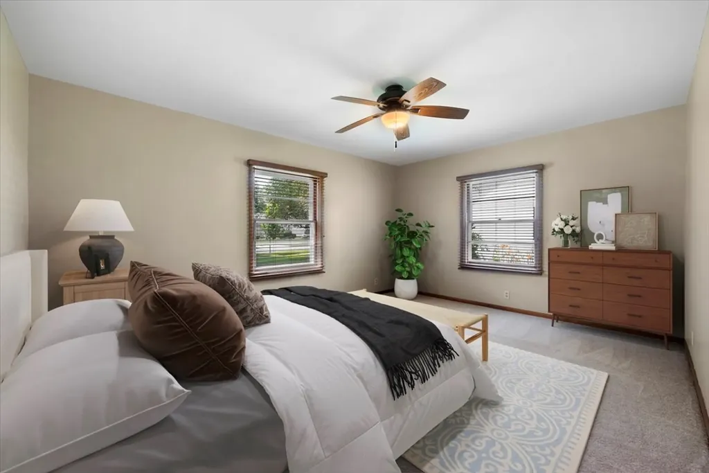 316 South Elmwood Drive Aurora IL 60506