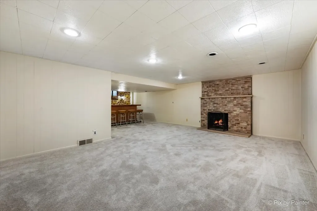 316 South Elmwood Drive Aurora IL 60506