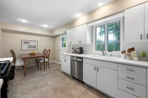 316 South Elmwood Drive Aurora IL 60506
