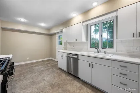 316 South Elmwood Drive Aurora IL 60506