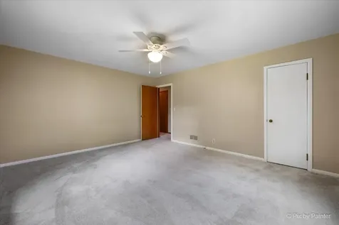 316 South Elmwood Drive Aurora IL 60506