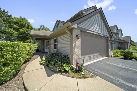 620 Chelsea Court Elgin IL 60123