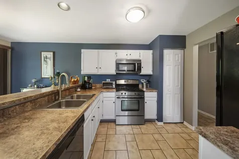 620 Chelsea Court Elgin IL 60123