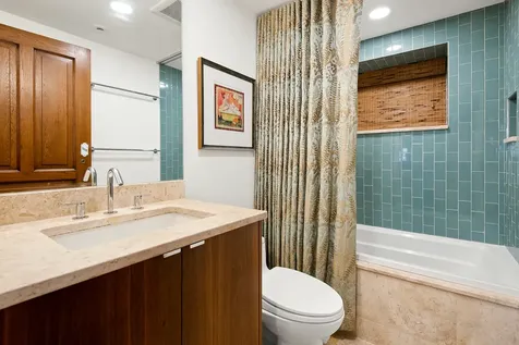 1646 North Leavitt Street Chicago IL 60647