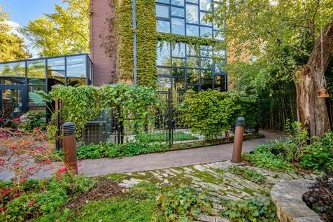 1646 North Leavitt Street Chicago IL 60647