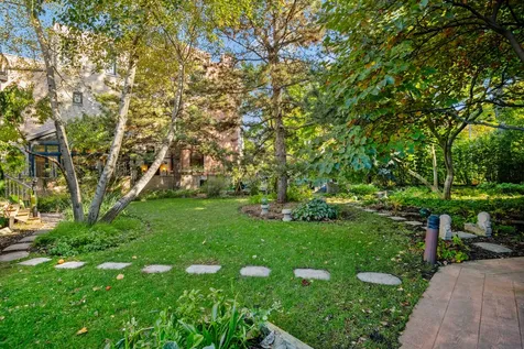 1646 North Leavitt Street Chicago IL 60647