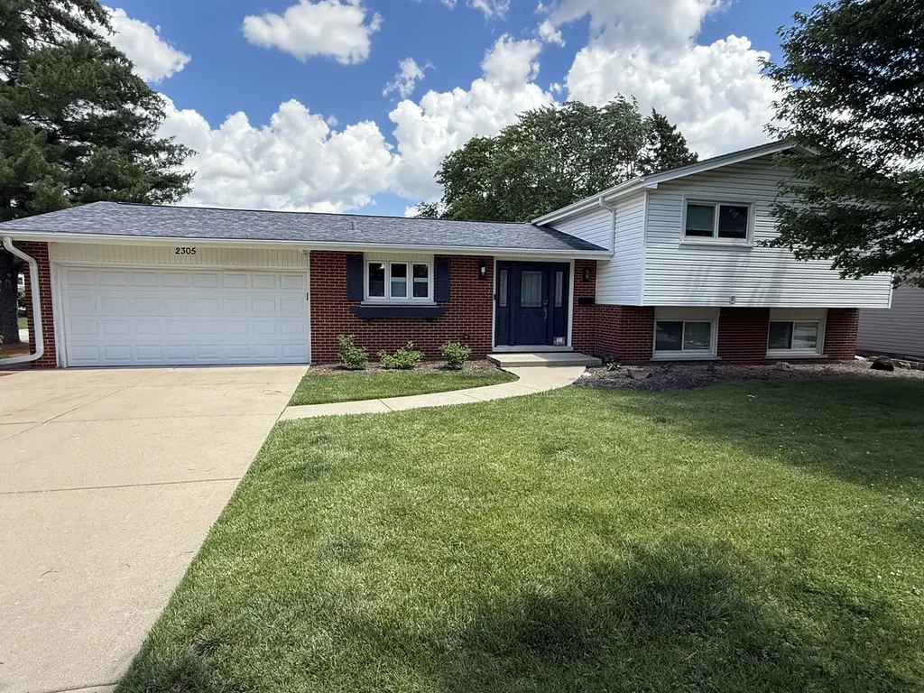 2305 North Williamsburg Street Arlington Heights IL 60004