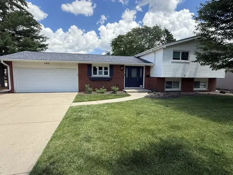 2305 North Williamsburg Street Arlington Heights IL 60004