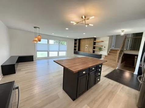 2305 North Williamsburg Street Arlington Heights IL 60004