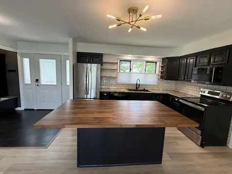 2305 North Williamsburg Street Arlington Heights IL 60004