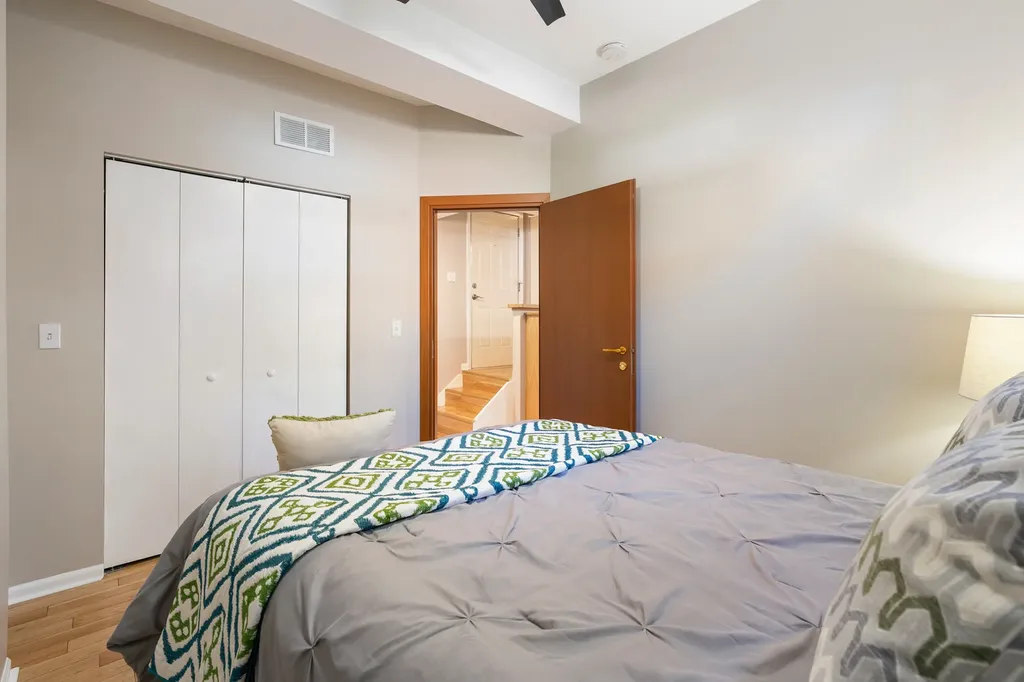 3908 West Ainslie Street Chicago IL 60625