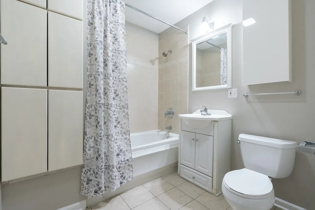 3908 West Ainslie Street Chicago IL 60625