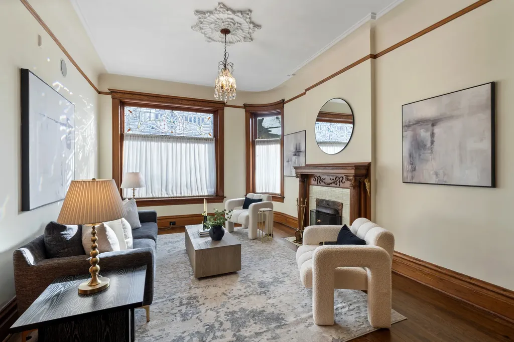 1652 North Leavitt Street Chicago IL 60647