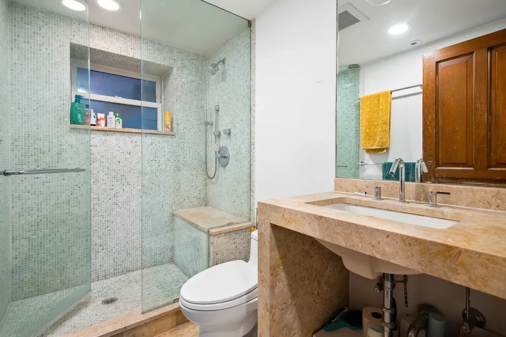 1652 North Leavitt Street Chicago IL 60647
