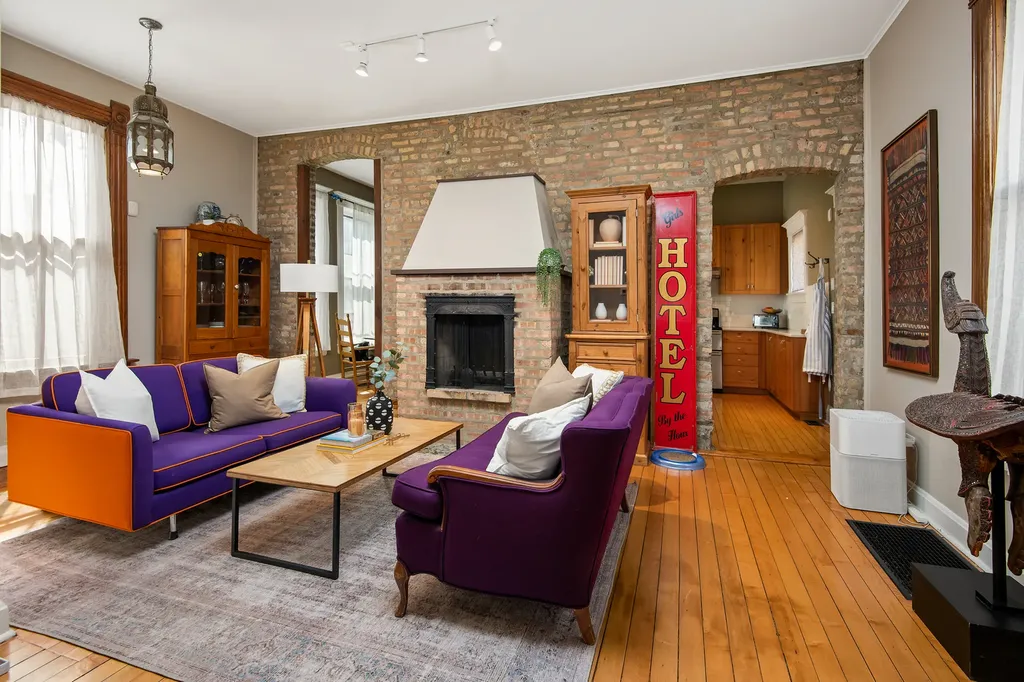 1652 North Leavitt Street Chicago IL 60647