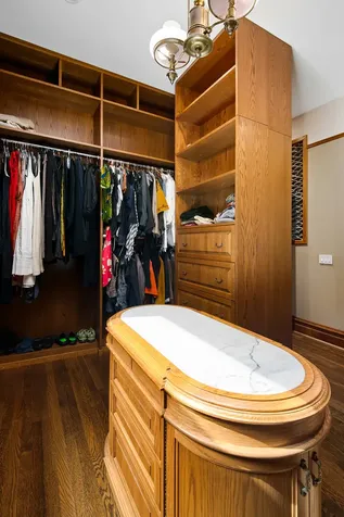 1652 North Leavitt Street Chicago IL 60647