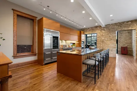 1652 North Leavitt Street Chicago IL 60647